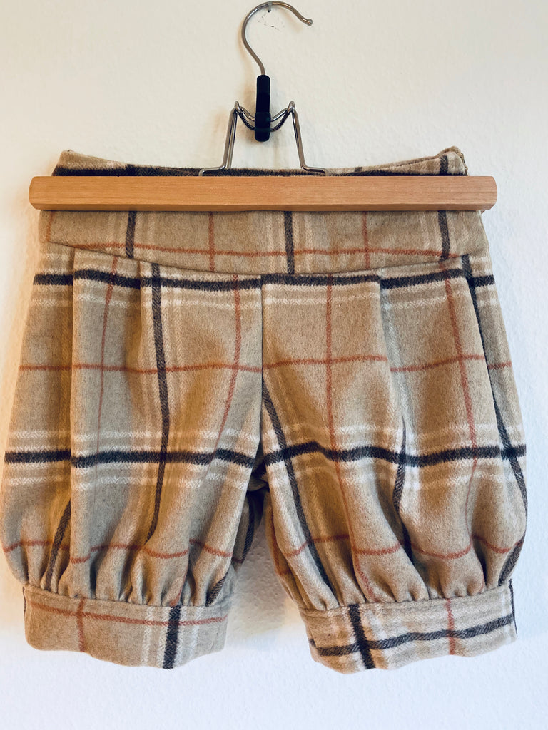 short bouffant en laine